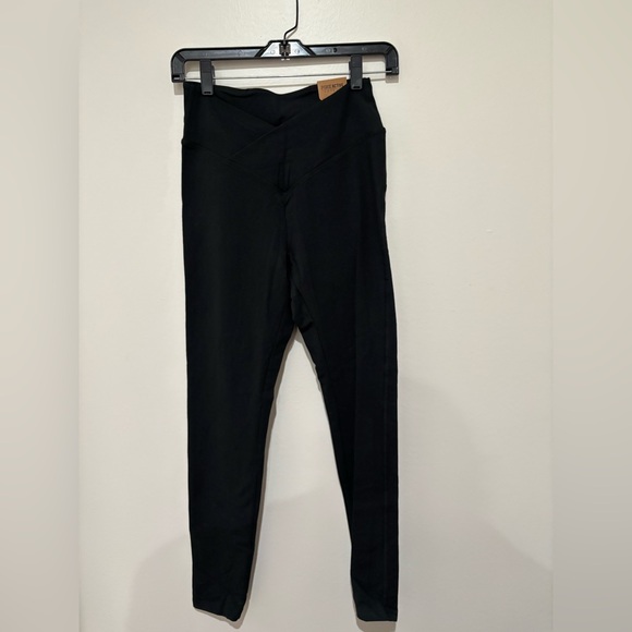 Brand New Pink Victoria’s Secret leggings black - Picture 1 of 5